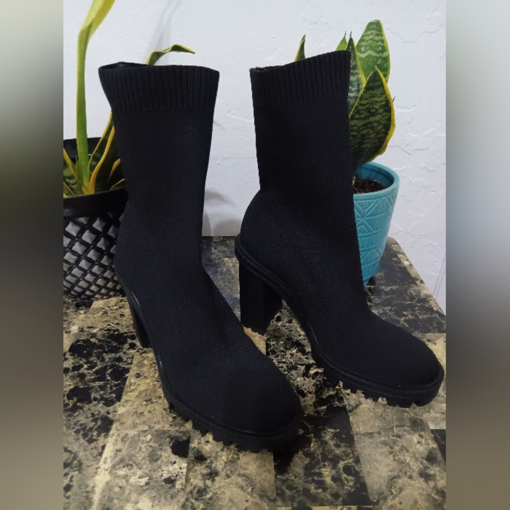 ZARA SOCK STYLE BOOT Black. Size 11